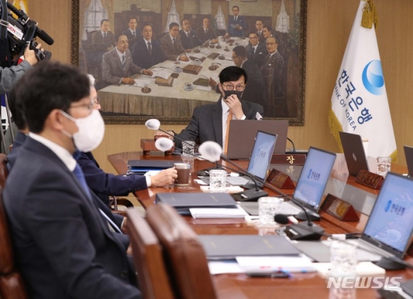 이창용 한국은행 총재가 다시 기준금리를 인상한 금융통화위원회 정기회의를 주재하고 있다. (사진=뉴시스)