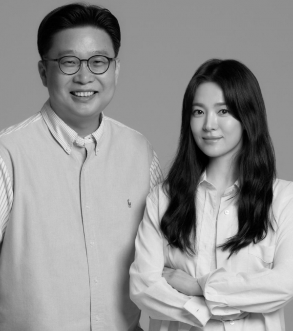 이번 일을 추진한 서경덕 교수와 배우 송혜교. © 사진제공 서경덕 교수
