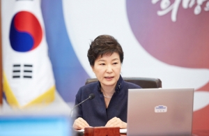 한미일 3국 정상 '강력한 대북 제재 결의 채택' 논의