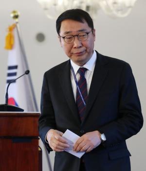 청와대 '김정은 위원장 서울 답방 제안 사실 아냐… 가능성이 열려있는 것"