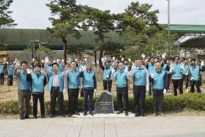 한국마사회, ‘제79회 식목일 기념’ 청백리 정신 담은 매화나무 식수