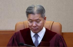 공수처, ‘골프접대 의혹’ 이영진 헌법재판관 불기소