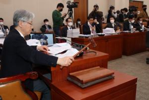국회 법사위, '타다 금지법' 통과...이재웅 호소 묻혔다